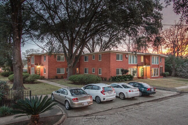 Foto del edificio - Broadmoor Subdivision **$300 OFF 1ST MONTH SPECIAL**