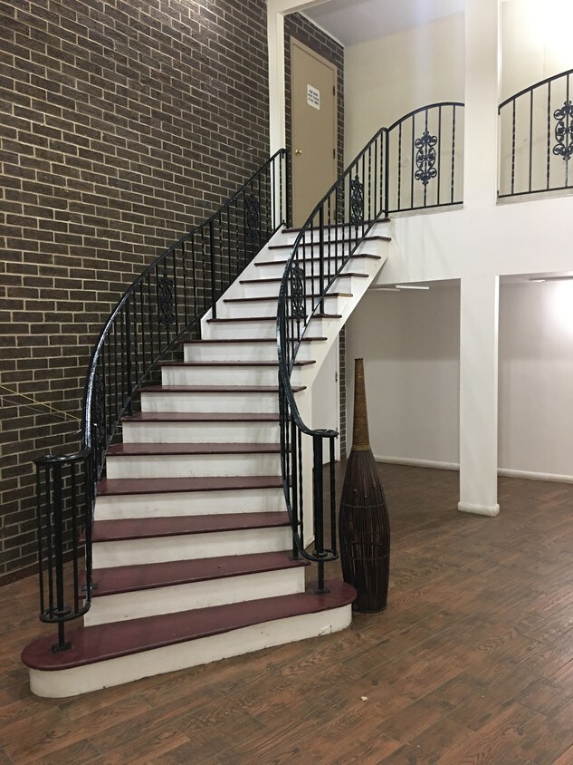 Main lobby - 57 Washington Blvd