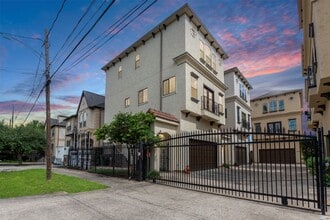 Building Photo - 1426 W 21st St