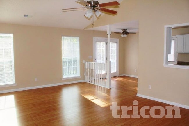 Building Photo - 223 Green Rose Rd