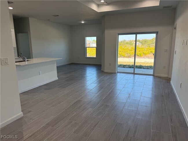 Foto del edificio - 2704 70th St W