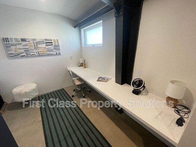 Foto del edificio - 711 N Douglas Ave