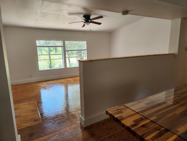 Foto del edificio - 5800 Sparta Rd