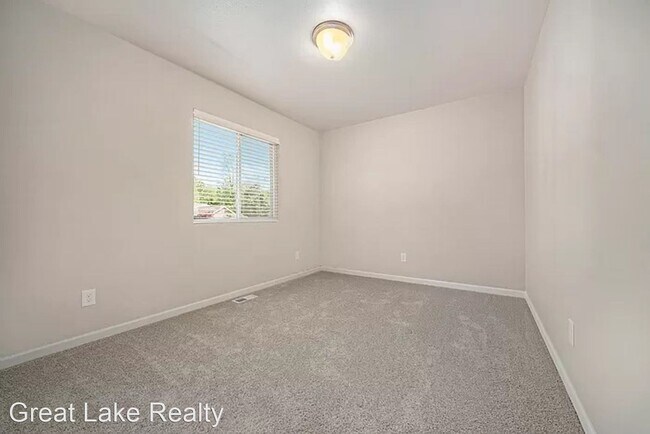 Building Photo - 4 br, 2.5 bath House - 342 White Pine Court