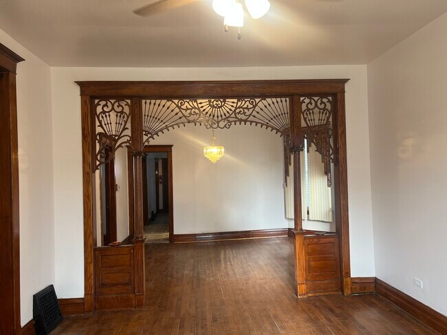 Foto del edificio - 1921 N Pulaski Rd