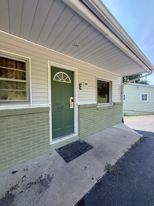 Building Photo - 1060 Stringtown Rd