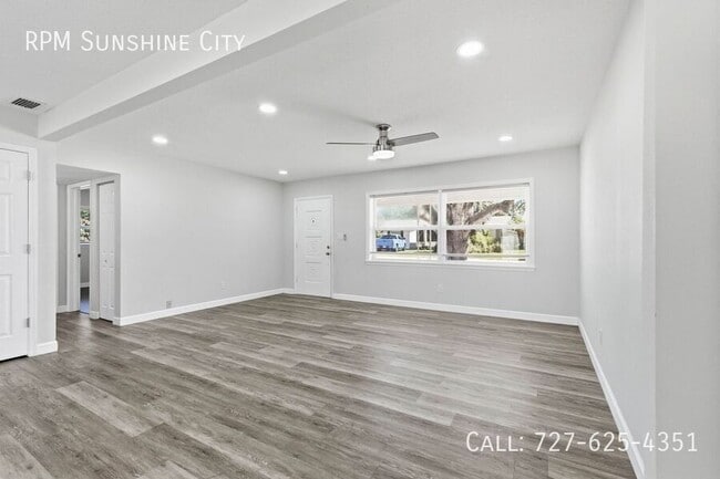 Building Photo - 1713 Valencia Dr E