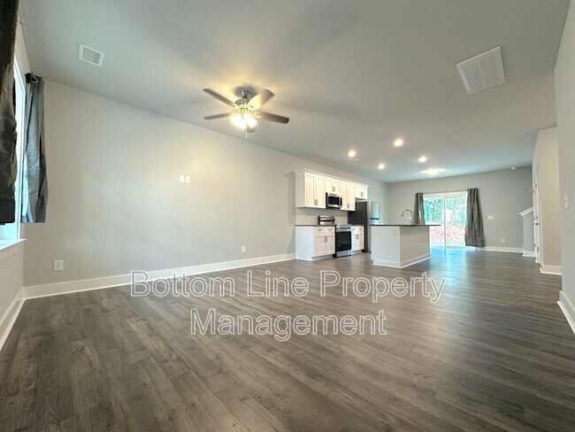 Building Photo - 3814 Starmount Ave