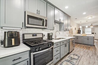 Building Photo - 3808 Cochran St