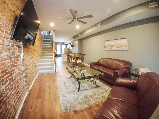 Foto del edificio - 819 N Montford Ave