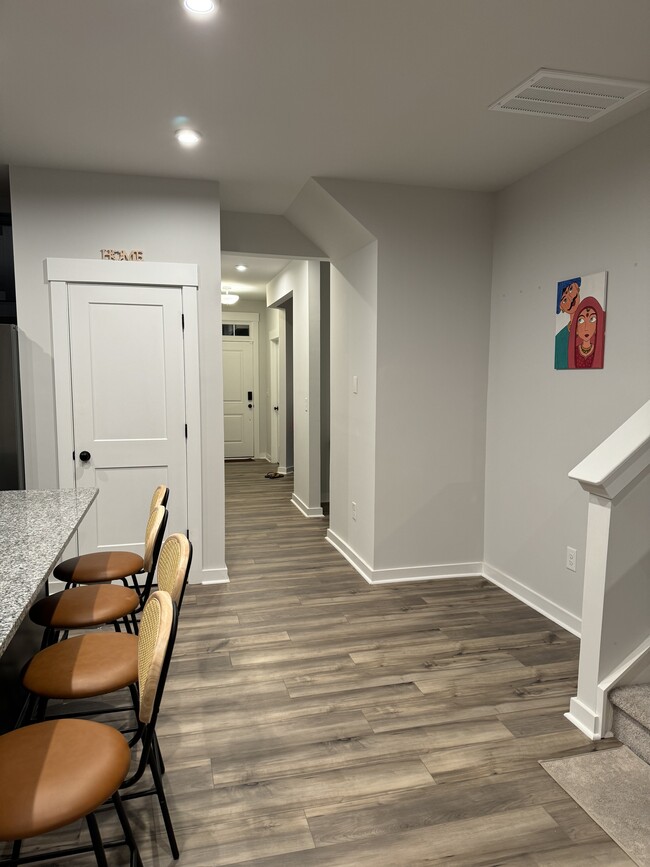 Building Photo - 9512 Munsing Dr