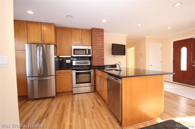 Building Photo - 1501 Penistone St