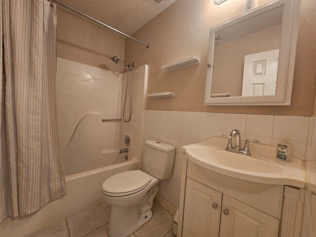 Foto del edificio - 13715 Vickston Ln