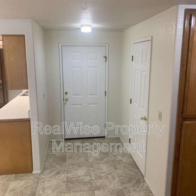 Foto del edificio - 1419 SW Kokanee Ln