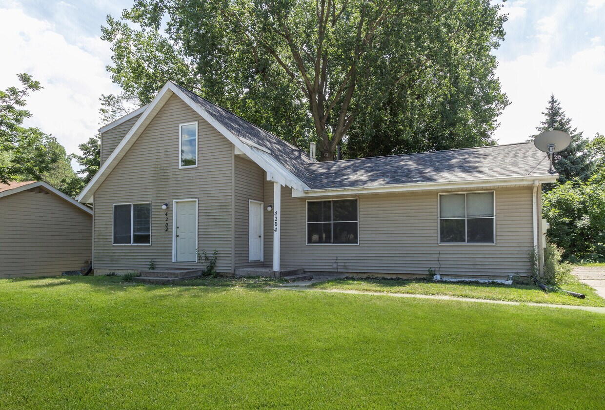 4202/4204 Harris St - 4202 Harris St