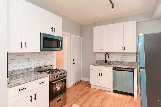 Foto del edificio - 1624 W Beach Ave