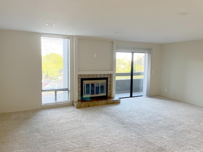 Building Photo - 815 Sea Spray Ln