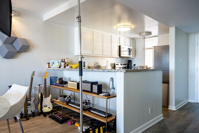 Building Photo - 4267 Marina City Dr