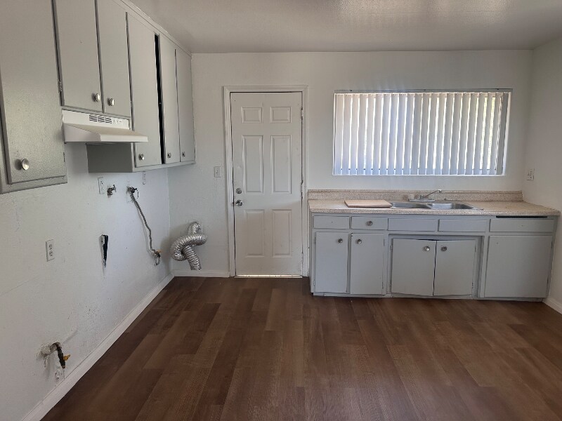 Foto del edificio - 11325 Lawson Ave