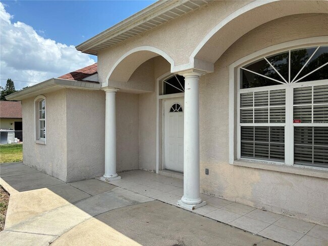 Foto del edificio - 4272 Pandora Rd
