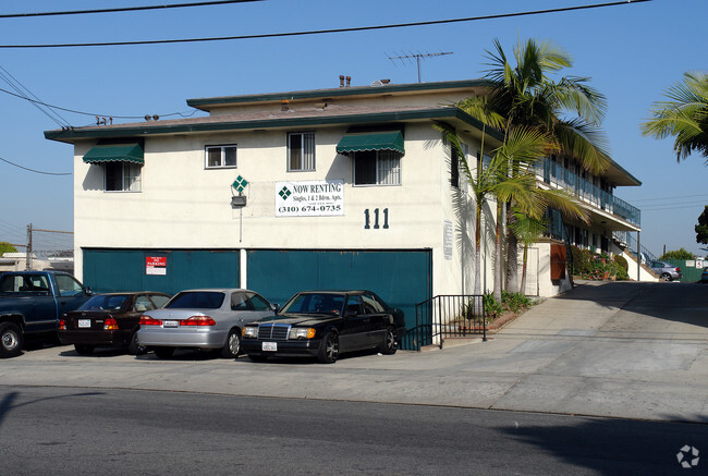 Building Photo - 111-115 E. Beach Ave.