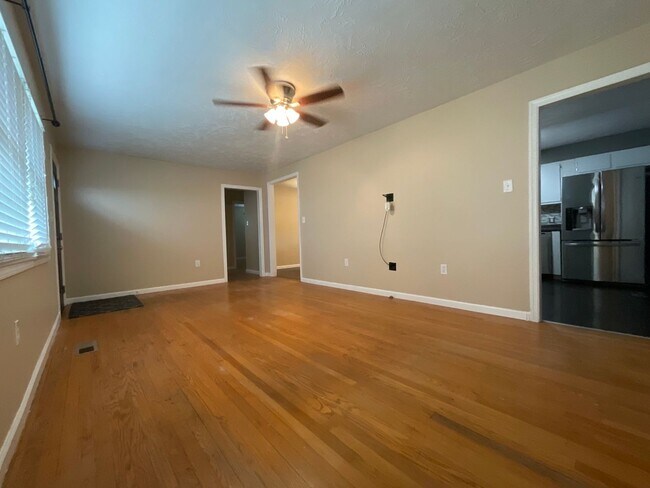 Building Photo - 3 bedroom/2 bath brick home in W. Morristown.
