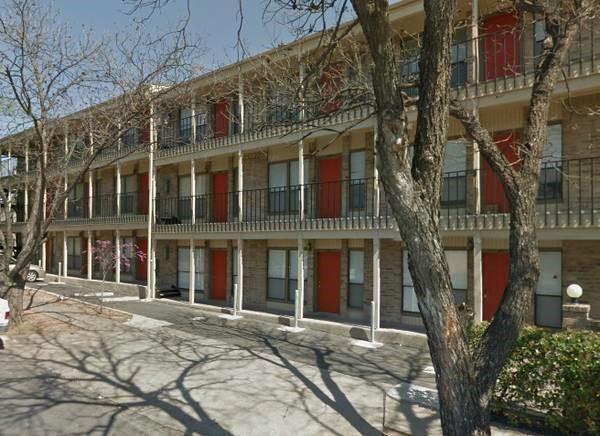 Foto principal - 3000 Guadalupe St