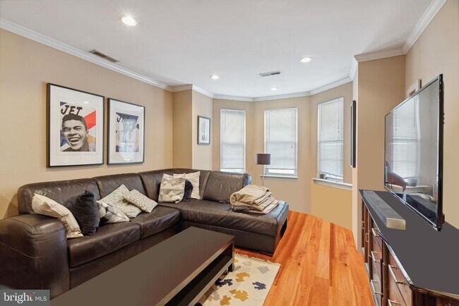 Foto del edificio - 3009 W Girard Ave
