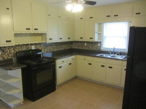 Foto principal - Don’t Miss Out! Look, Lease, and Live Spec...