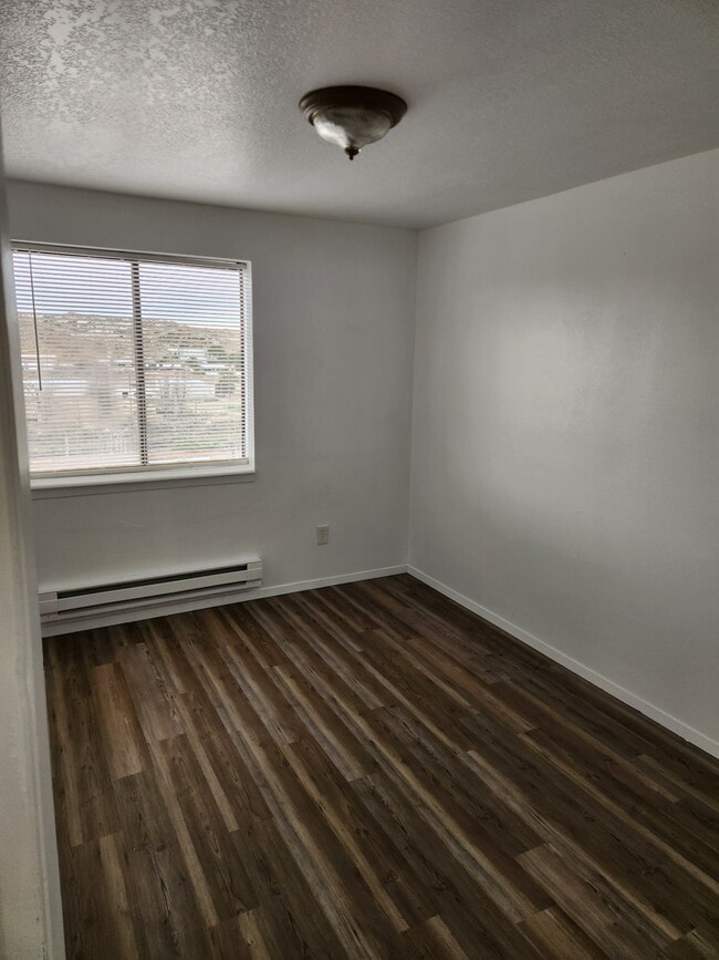 Building Photo - 849 Moccasin Ln