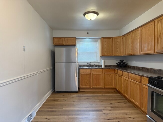 Building Photo - 9013 S Kingston Ave