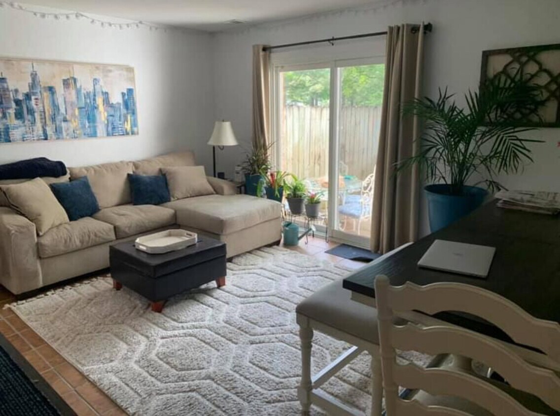 Foto principal - 944 Delaware Ave
