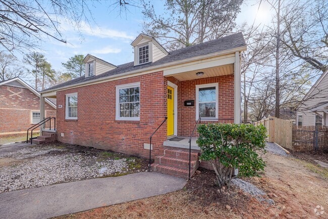 Building Photo - 1008 Alma St