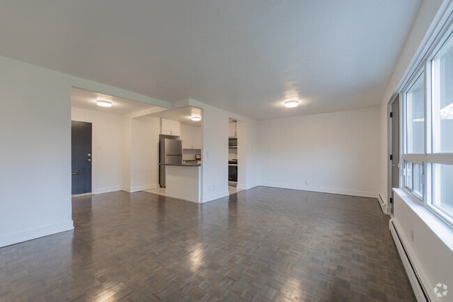 1BR, 1BA - 765SF - Living Room - 285 Erb Street W