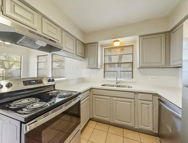 Foto del edificio - 10827 Sugar Hill Dr