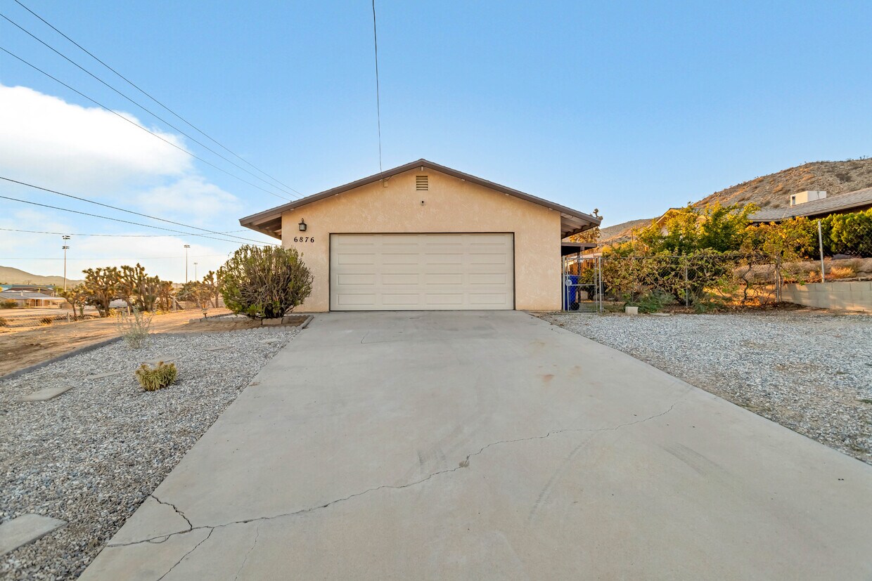 6876 Grand Ave, Yucca Valley, CA 92284 House Rental in Yucca Valley