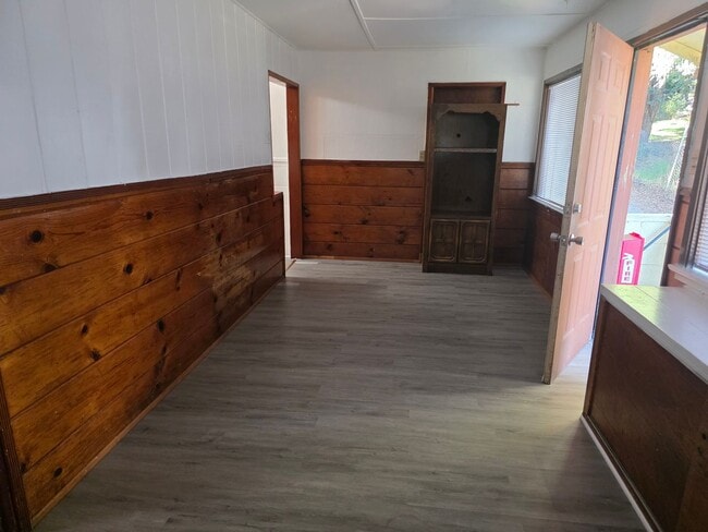 Foto del edificio - Cute 2 bedroom, 1 bath close to town