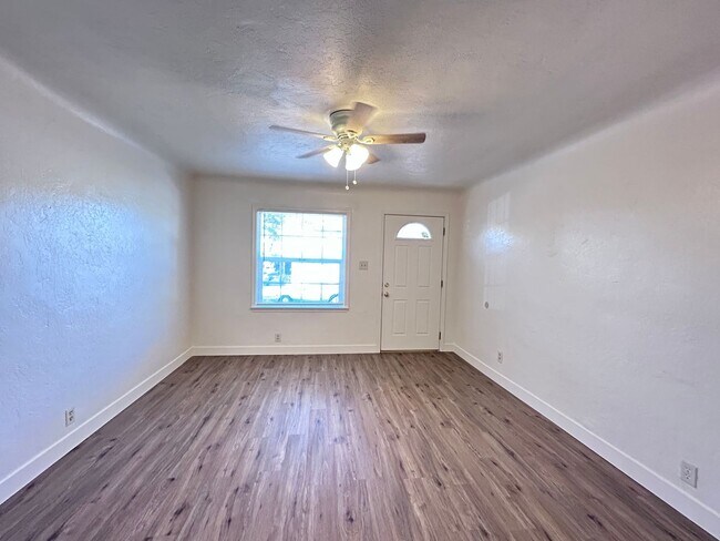 Foto del edificio - 121-123 Pleasant Street