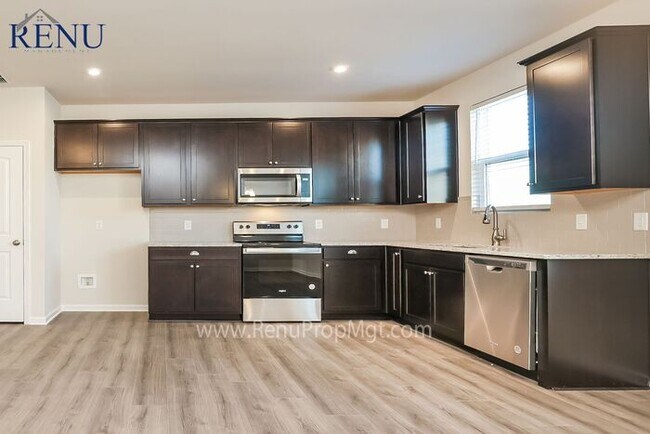 Foto del edificio - Available Now!