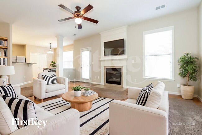 Building Photo - 855 Stonehaven Rd SW