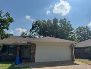 Building Photo - 1211 Hyde Park Blvd