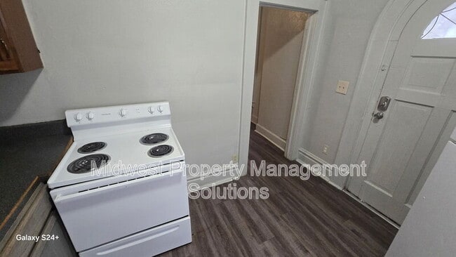 Building Photo - 1422 Central Ave