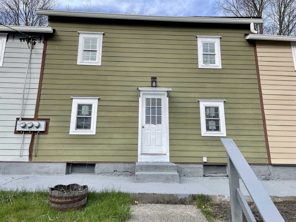 Primary Photo - 28 S Center St