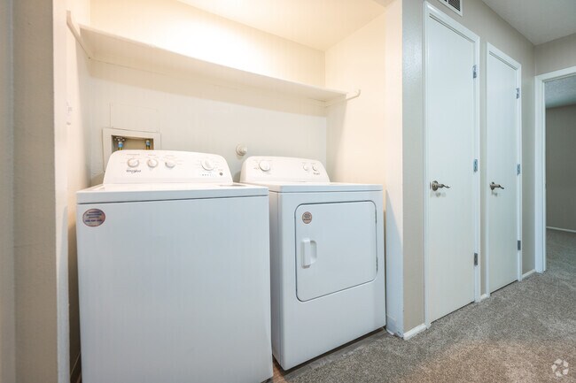 2BR, 2.5BA - 1,282SF - Laundry - Mesa Del Oso