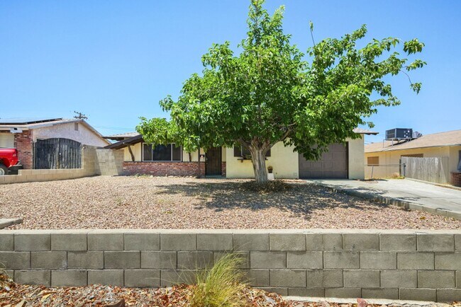 Foto del edificio - Don't Miss This Charming 3 bed - 2 bath Newly Renovated Home!
