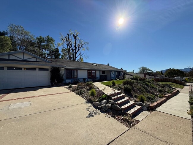 Building Photo - Remodeled - 3 bed, 2 bath single story home in Thousand Oaks