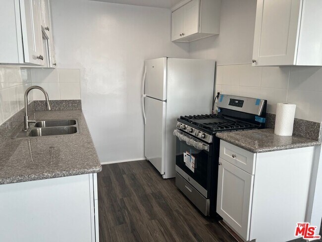 Foto del edificio - 2023 Reservoir St