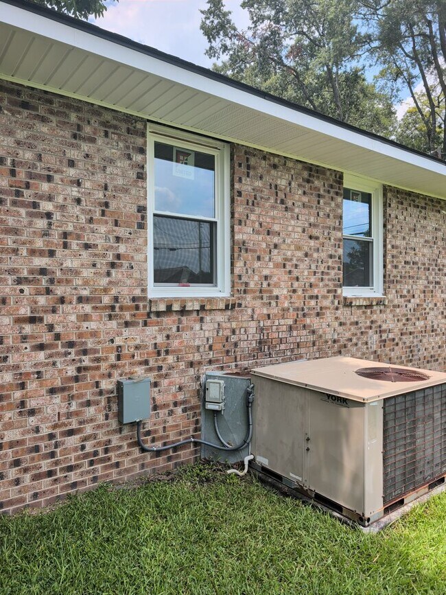 Foto del edificio - Fully remodeled 3 bedroom 1 bath ready to move in.