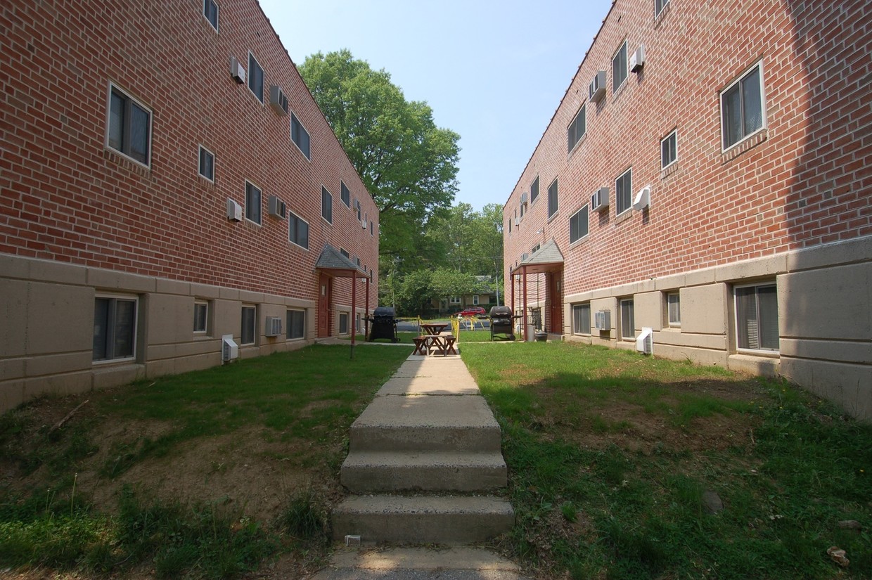 Building Photo - Larchmont Terrace