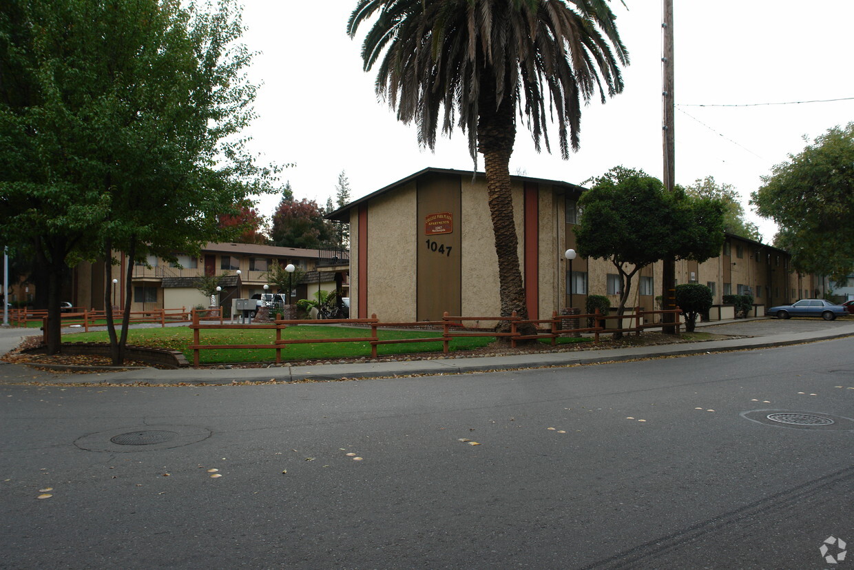 Primary Photo - College Park Plaza Apartments